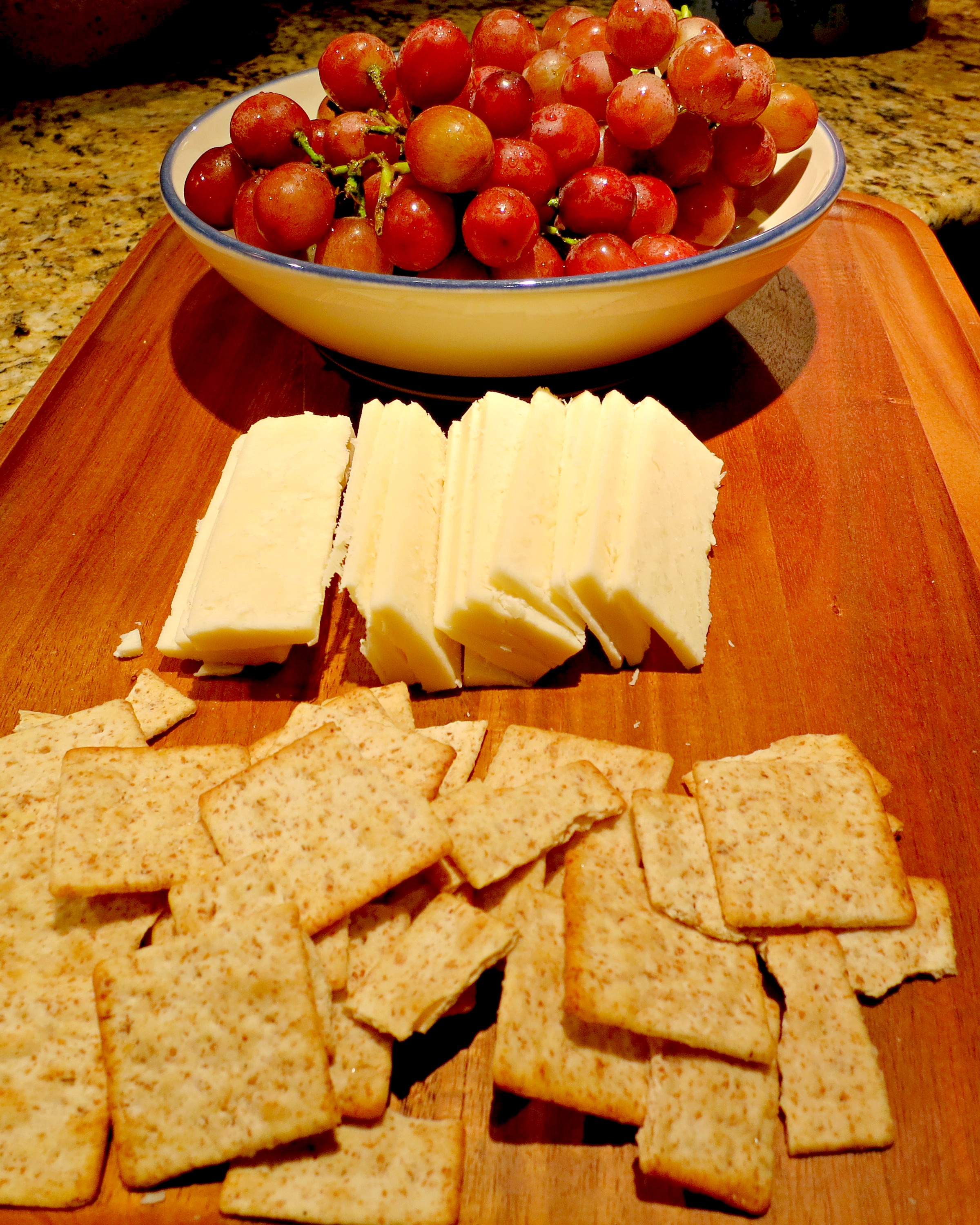 Crackers, Cheese and Grapes Clean Eats, Fast Feets